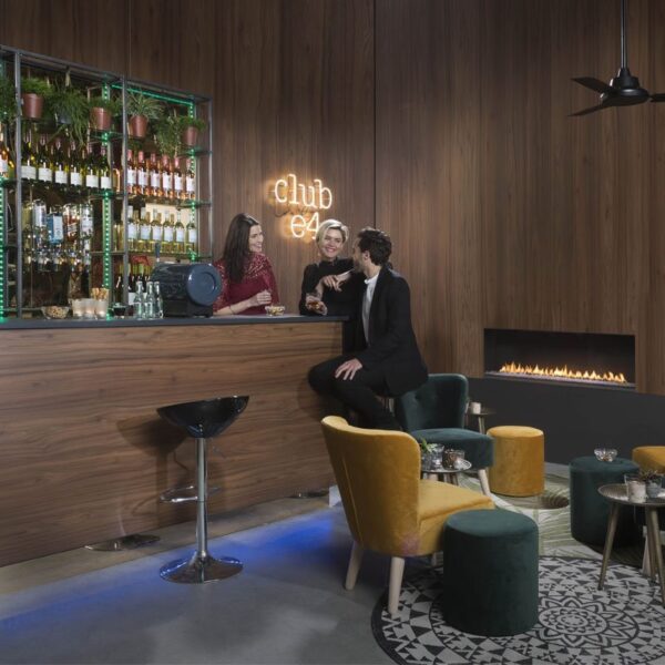 element4-club-140-fronthaard-uitlopend-image